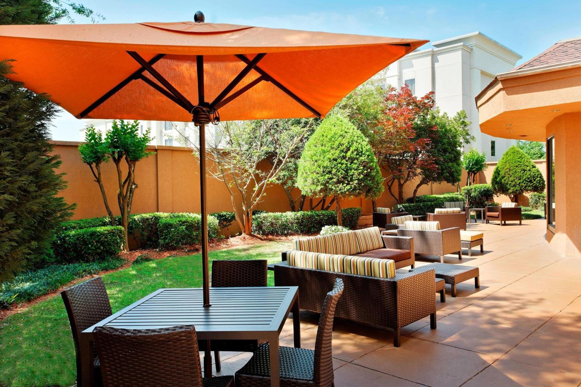 Courtyard Mobile Hotel Exterior photo