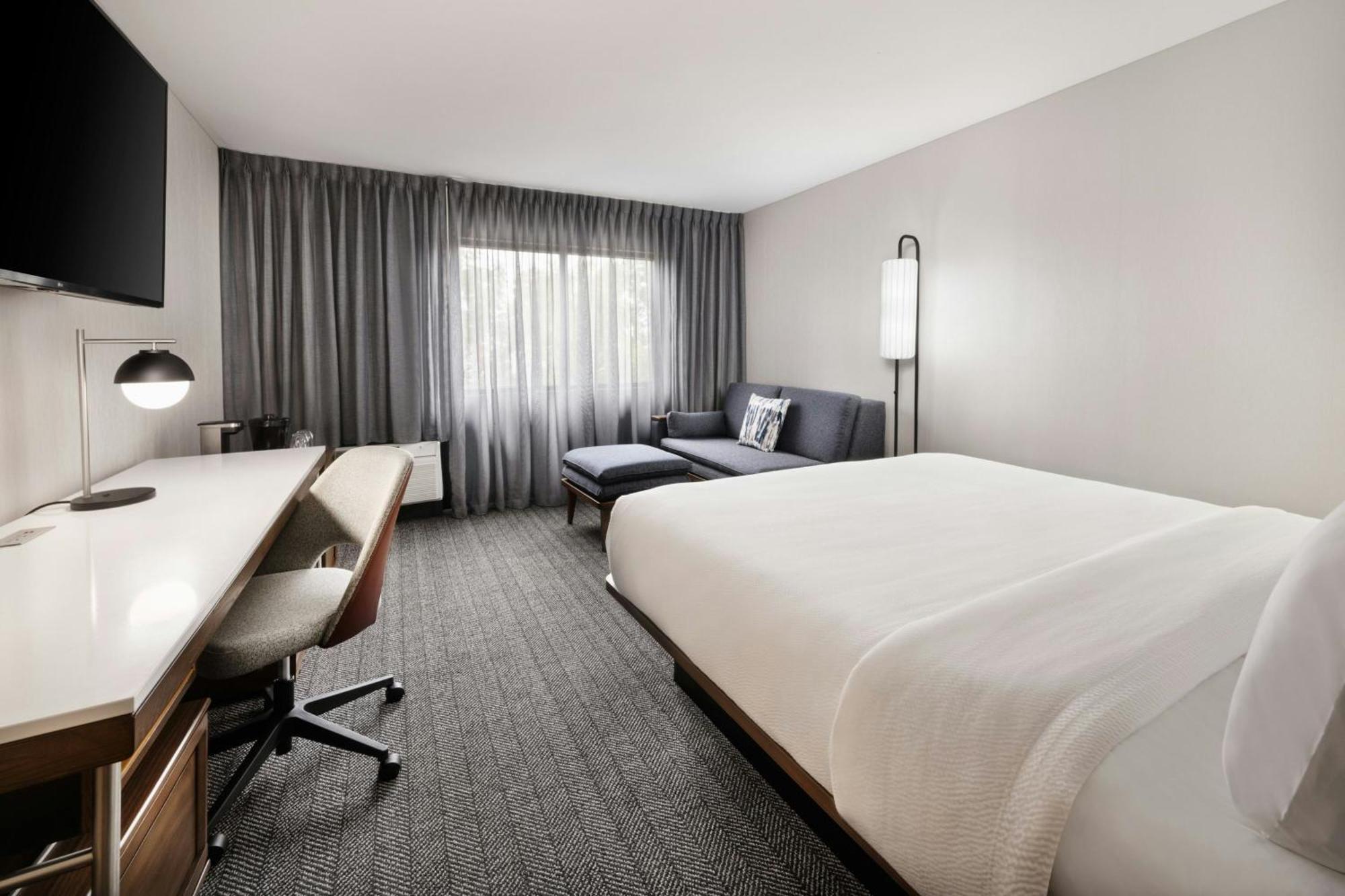 Courtyard Mobile Hotel Exterior photo